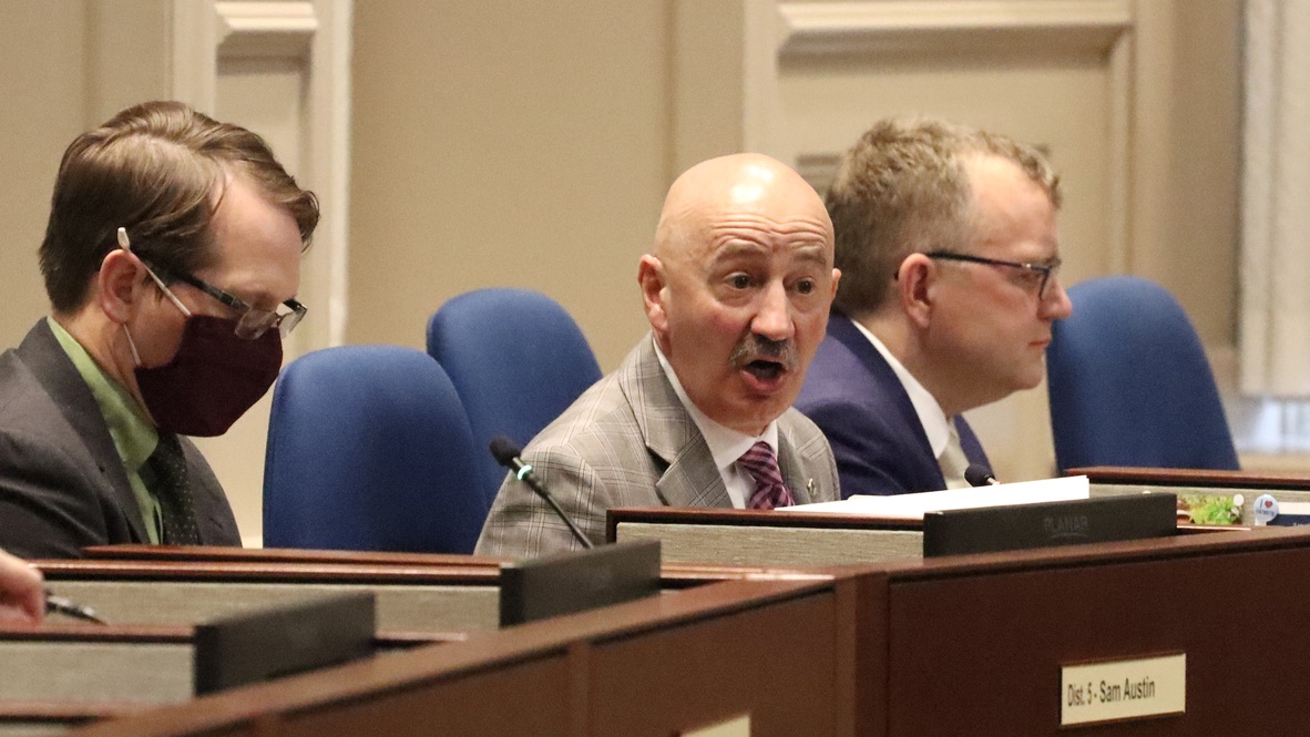 Coun. Tony Mancini speaks during a regional council meeting on Tuesday.