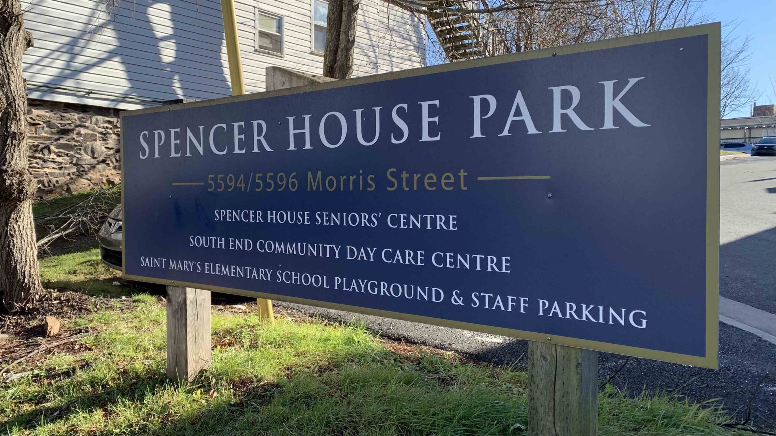A sign for Spencer House Park