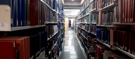 The stacks of Dalhousie's Killiam Library.