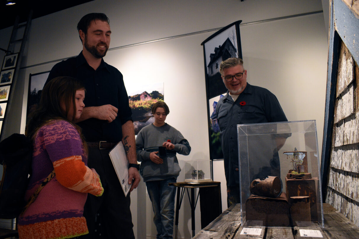 Ovin Cameron and his daughter appreciate a miniature sculpture