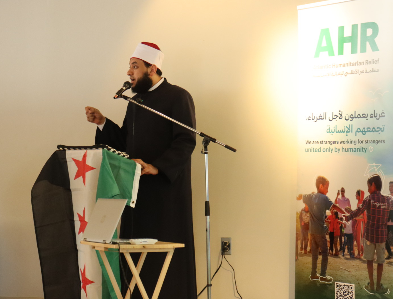 Sheikh Atef, beloved muslim scholar within the Halifax Muslim community, reminds attendees of the importance of giving in the holy month of Ramadan. (Al-Maysaa Shaheen)